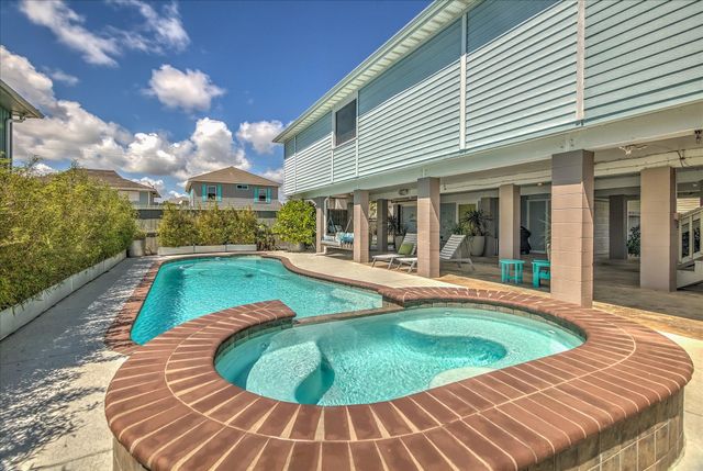 1085 Redfish Street, Bayou Vista, TX 77563