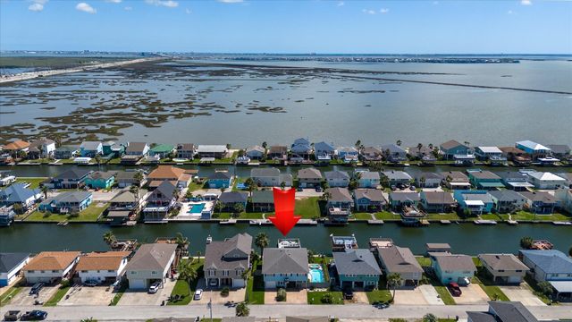 1085 Redfish Street, Bayou Vista, TX 77563