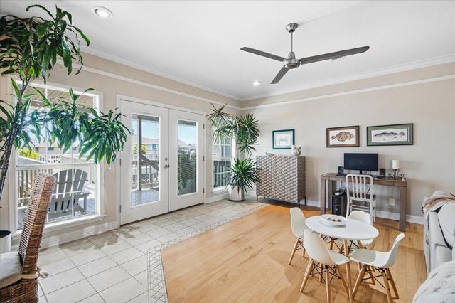 1085 Redfish Street, Bayou Vista, TX 77563