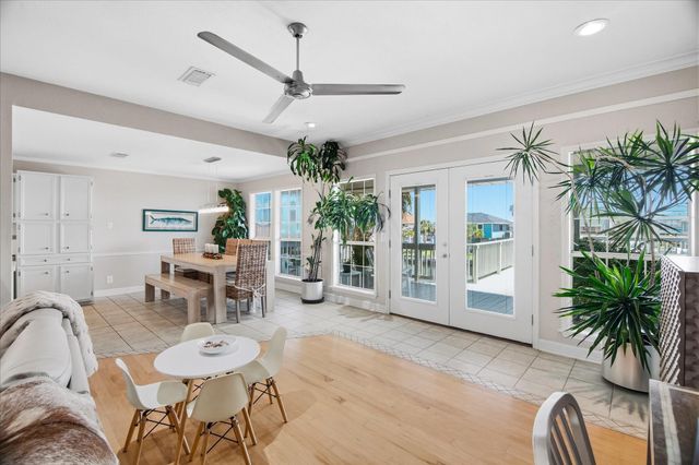 1085 Redfish Street, Bayou Vista, TX 77563