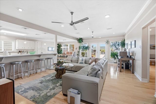 1085 Redfish Street, Bayou Vista, TX 77563