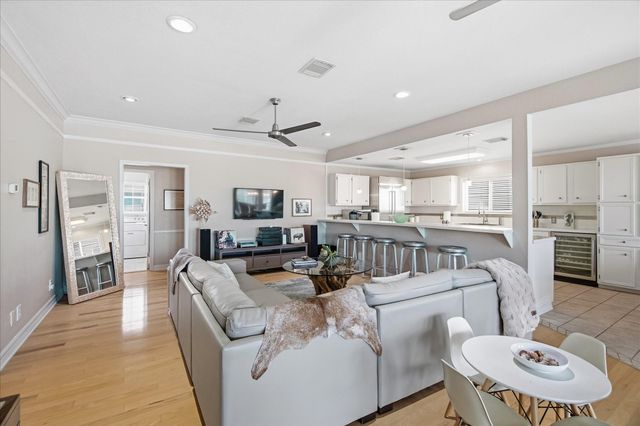 1085 Redfish Street, Bayou Vista, TX 77563