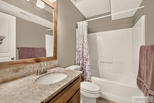 212 Calistoga Drive, Idaho Falls, ID 83404