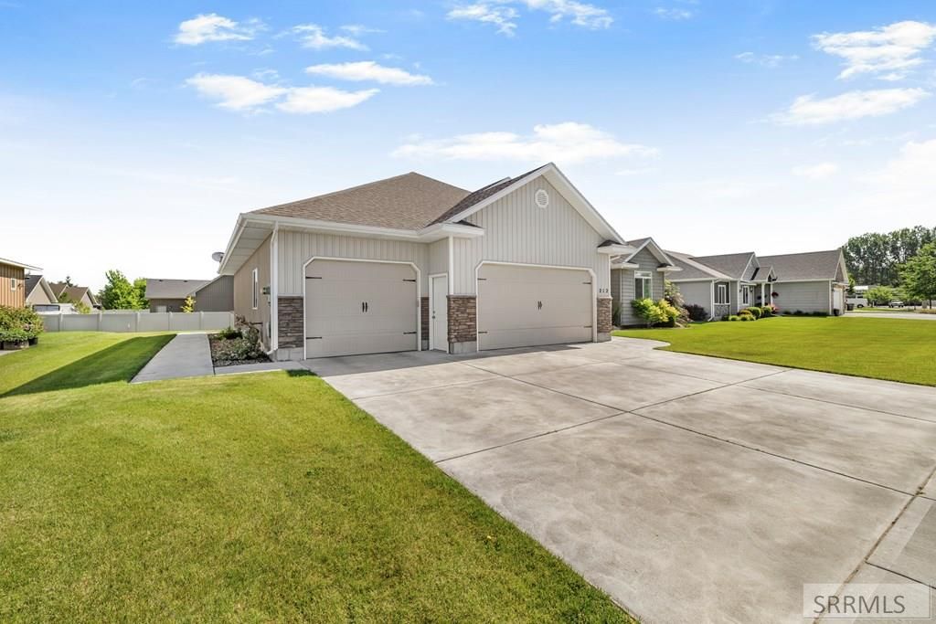 Image 2 of property listing at 212 Calistoga Drive, Idaho Falls, ID 83404