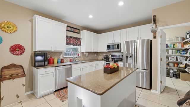 736 San Luis, New Braunfels, TX 78132