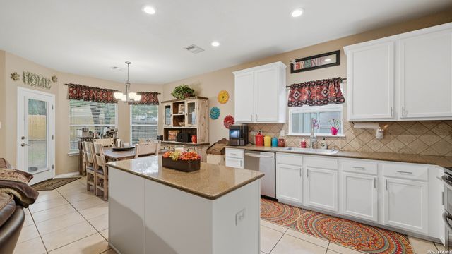 736 San Luis, New Braunfels, TX 78132