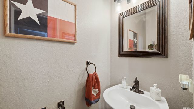 736 San Luis, New Braunfels, TX 78132
