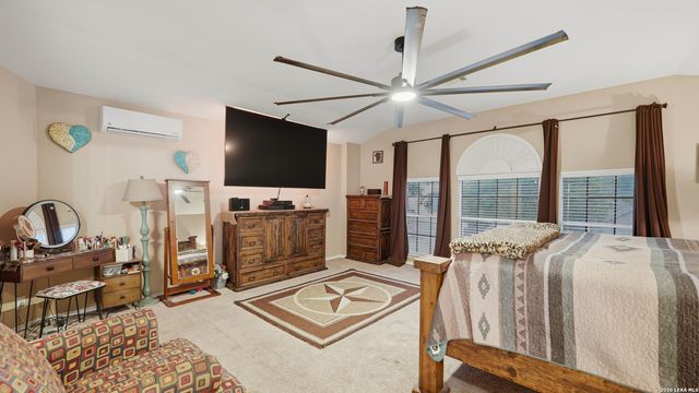 736 San Luis, New Braunfels, TX 78132