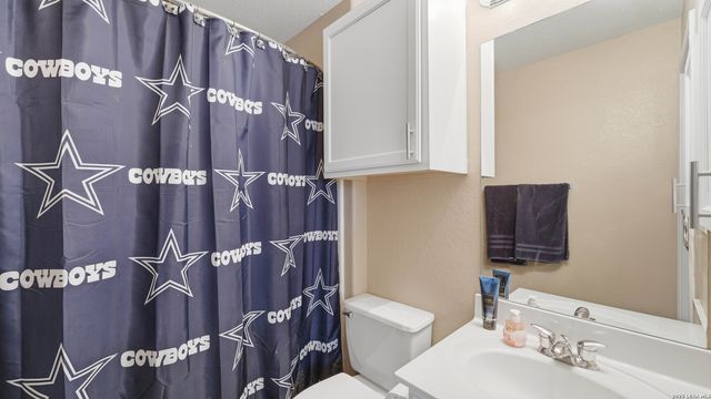 736 San Luis, New Braunfels, TX 78132