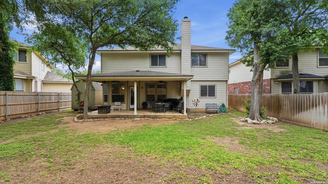 736 San Luis, New Braunfels, TX 78132