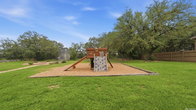 736 San Luis, New Braunfels, TX 78132