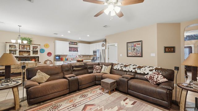 736 San Luis, New Braunfels, TX 78132