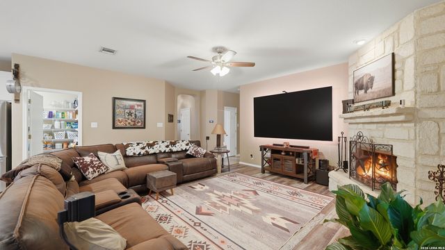 736 San Luis, New Braunfels, TX 78132