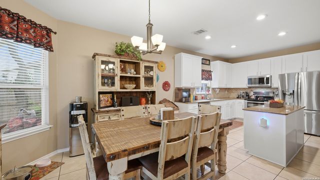 736 San Luis, New Braunfels, TX 78132