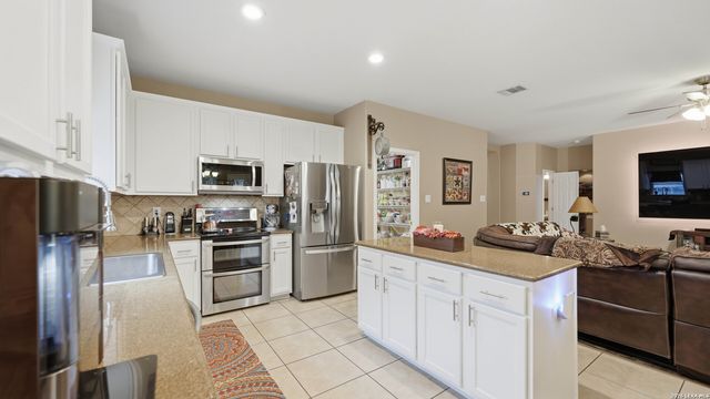 736 San Luis, New Braunfels, TX 78132