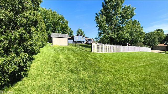 13299 Carnation Avenue NW, Hartville, OH 44632