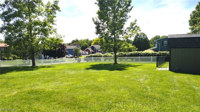 13299 Carnation Avenue NW, Hartville, OH 44632