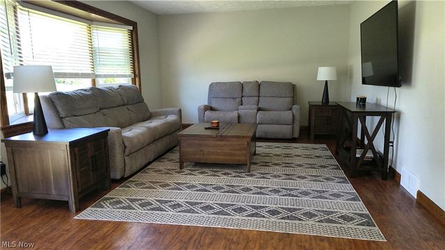 13299 Carnation Avenue NW, Hartville, OH 44632