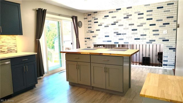 13299 Carnation Avenue NW, Hartville, OH 44632