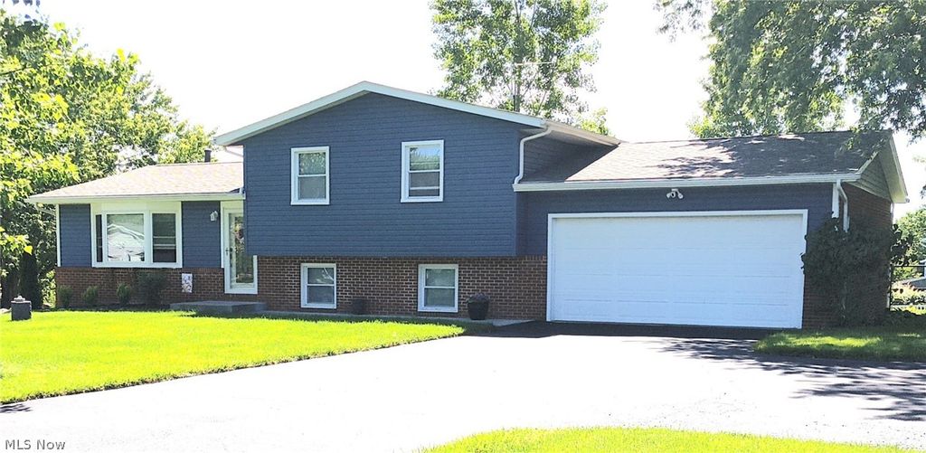 13299 Carnation Avenue NW, Hartville, OH 44632