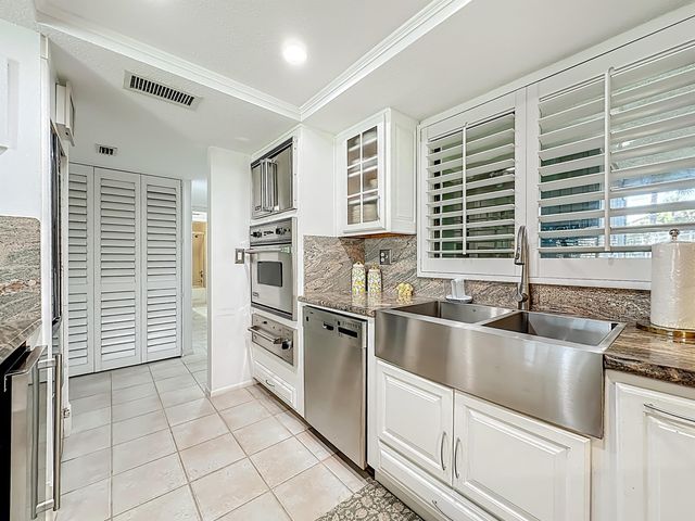 51 Village Del Lago Cir, St Augustine, FL 32080