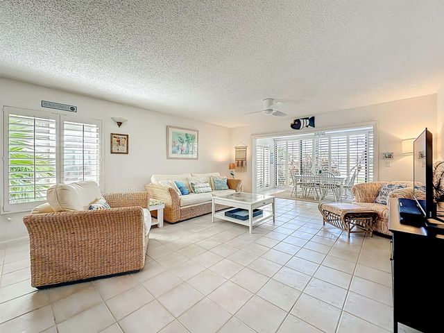 51 Village Del Lago Cir, St Augustine, FL 32080