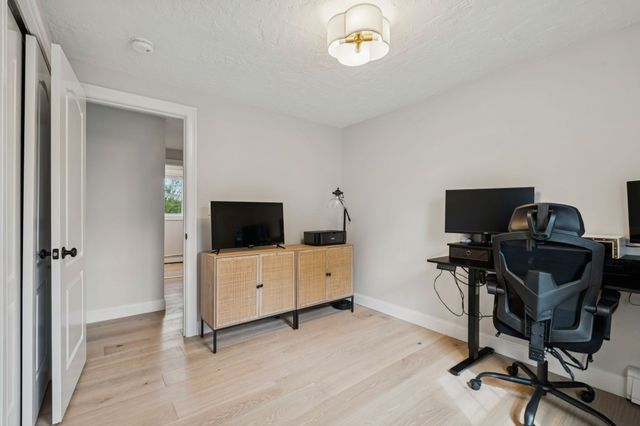 8 Skyview Ln, Woburn, MA 01801