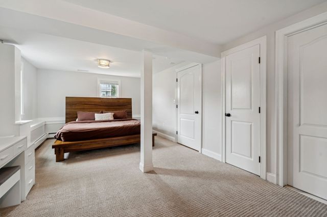 8 Skyview Ln, Woburn, MA 01801