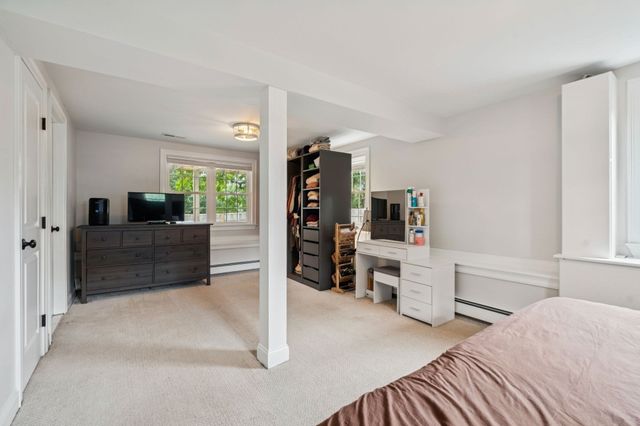 8 Skyview Ln, Woburn, MA 01801