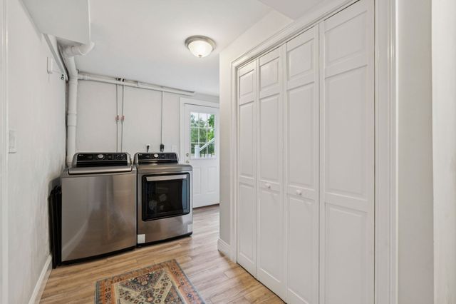 8 Skyview Ln, Woburn, MA 01801