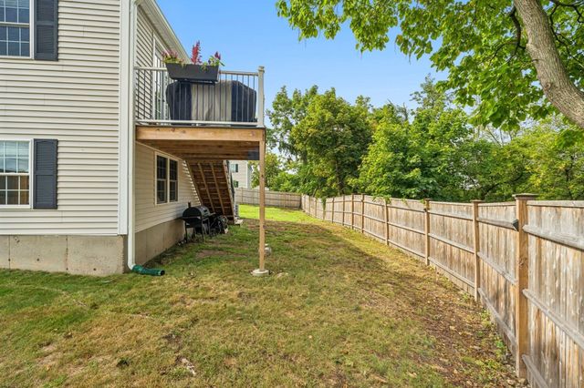 8 Skyview Ln, Woburn, MA 01801