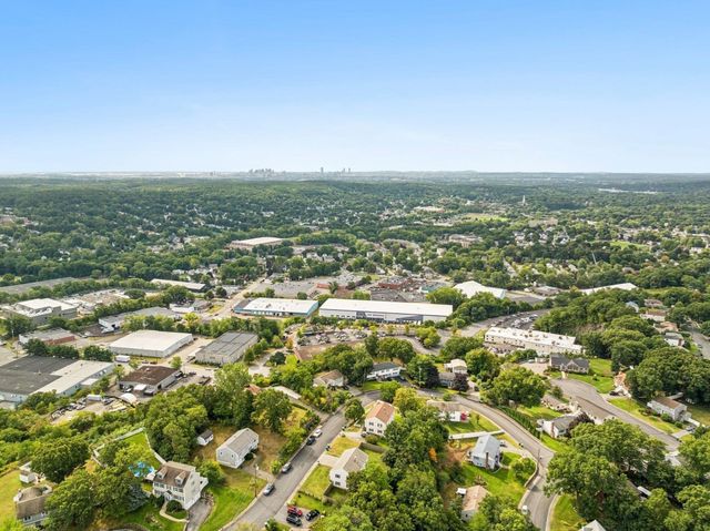 8 Skyview Ln, Woburn, MA 01801