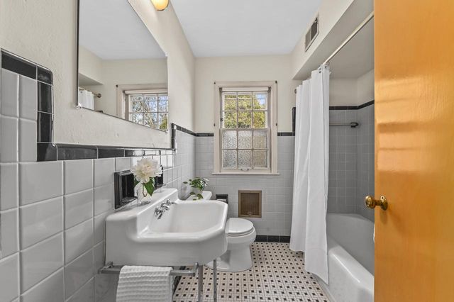 8766 Parkview COURT, Wauwatosa, WI 53226