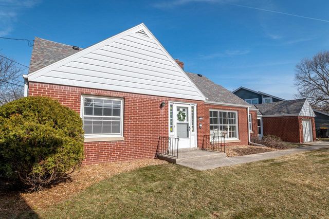 8766 Parkview COURT, Wauwatosa, WI 53226