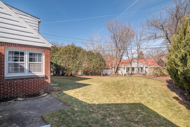 8766 Parkview COURT, Wauwatosa, WI 53226