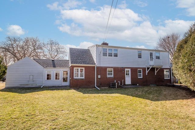 8766 Parkview COURT, Wauwatosa, WI 53226