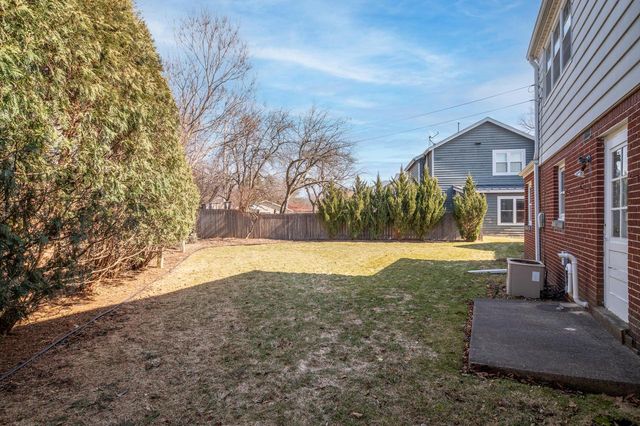 8766 Parkview COURT, Wauwatosa, WI 53226