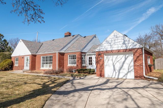8766 Parkview COURT, Wauwatosa, WI 53226