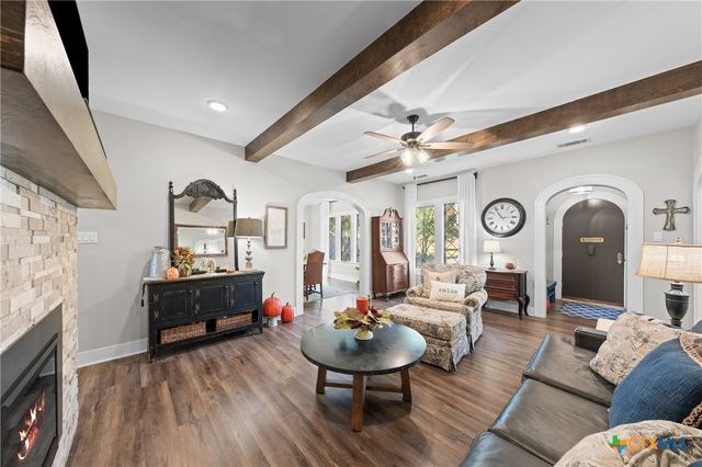 1005 E 14th Street, Cameron, TX 76520