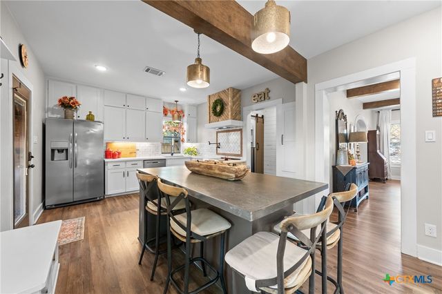 1005 E 14th Street, Cameron, TX 76520