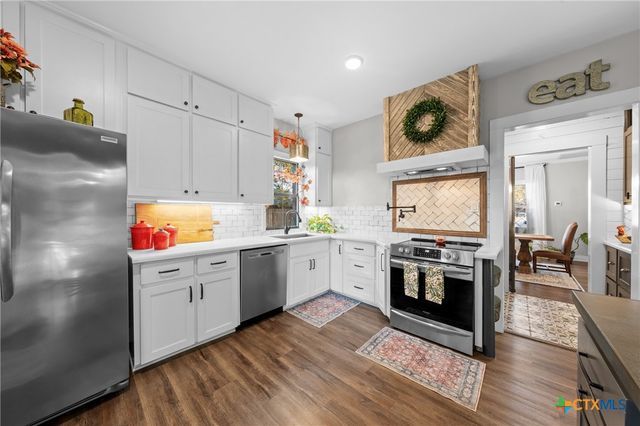 1005 E 14th Street, Cameron, TX 76520