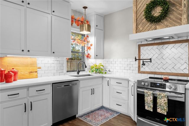 1005 E 14th Street, Cameron, TX 76520