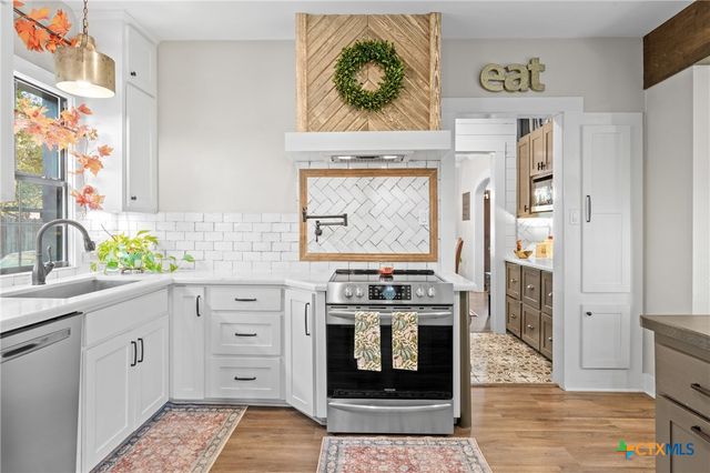 1005 E 14th Street, Cameron, TX 76520