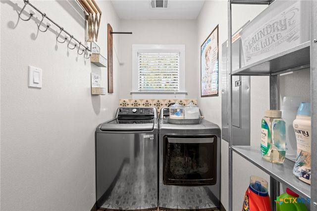 1005 E 14th Street, Cameron, TX 76520