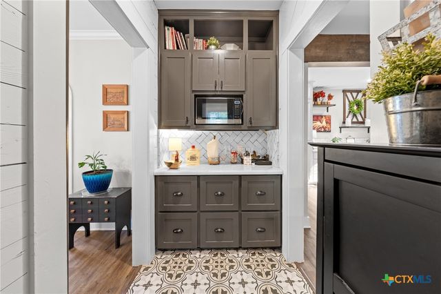 1005 E 14th Street, Cameron, TX 76520