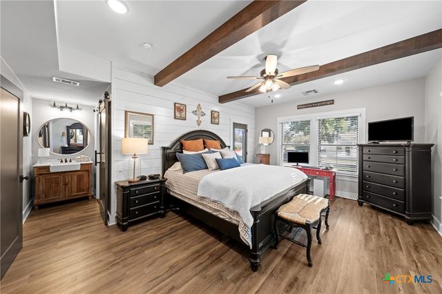 1005 E 14th Street, Cameron, TX 76520