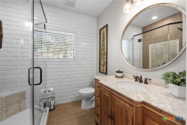 1005 E 14th Street, Cameron, TX 76520