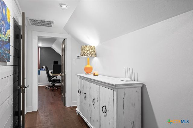 1005 E 14th Street, Cameron, TX 76520