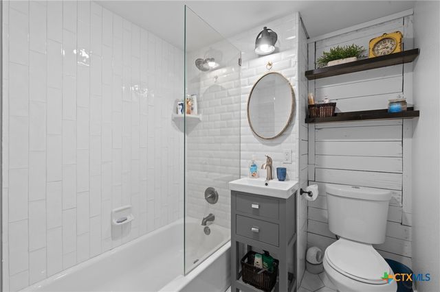 1005 E 14th Street, Cameron, TX 76520