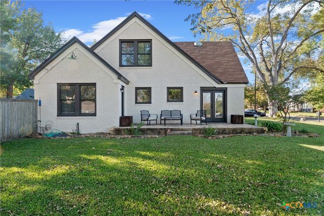 1005 E 14th Street, Cameron, TX 76520